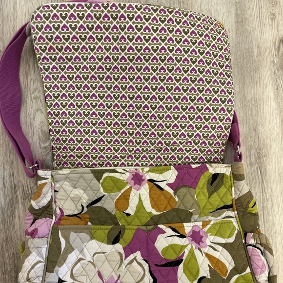 Vera Bradley Messenger Diaper Bag With Changing Pad - Picture 3 of 11